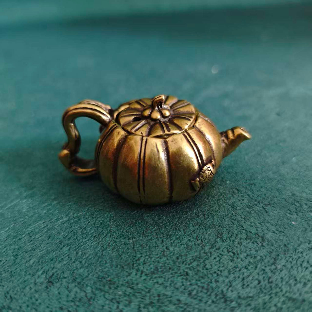 Handcrafted Antique‑Finish Solid Brass Pumpkin Teapot Ornament | Tactile Stress‑Relief Handheld Fidget EDC Desk Collectible Decor