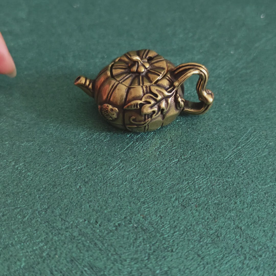 Handcrafted Antique‑Finish Solid Brass Pumpkin Teapot Ornament | Tactile Stress‑Relief Handheld Fidget EDC Desk Collectible Decor